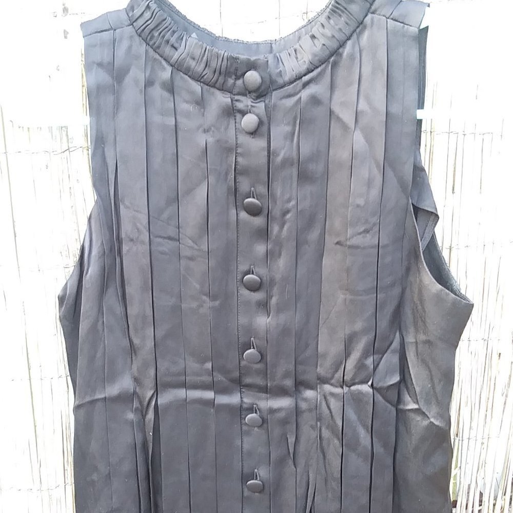 Women's Black Silk Pleated Button Down Tank Top - S